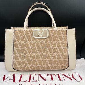 Valentino Garavani Beige Vlogo Signature Shopping Tote